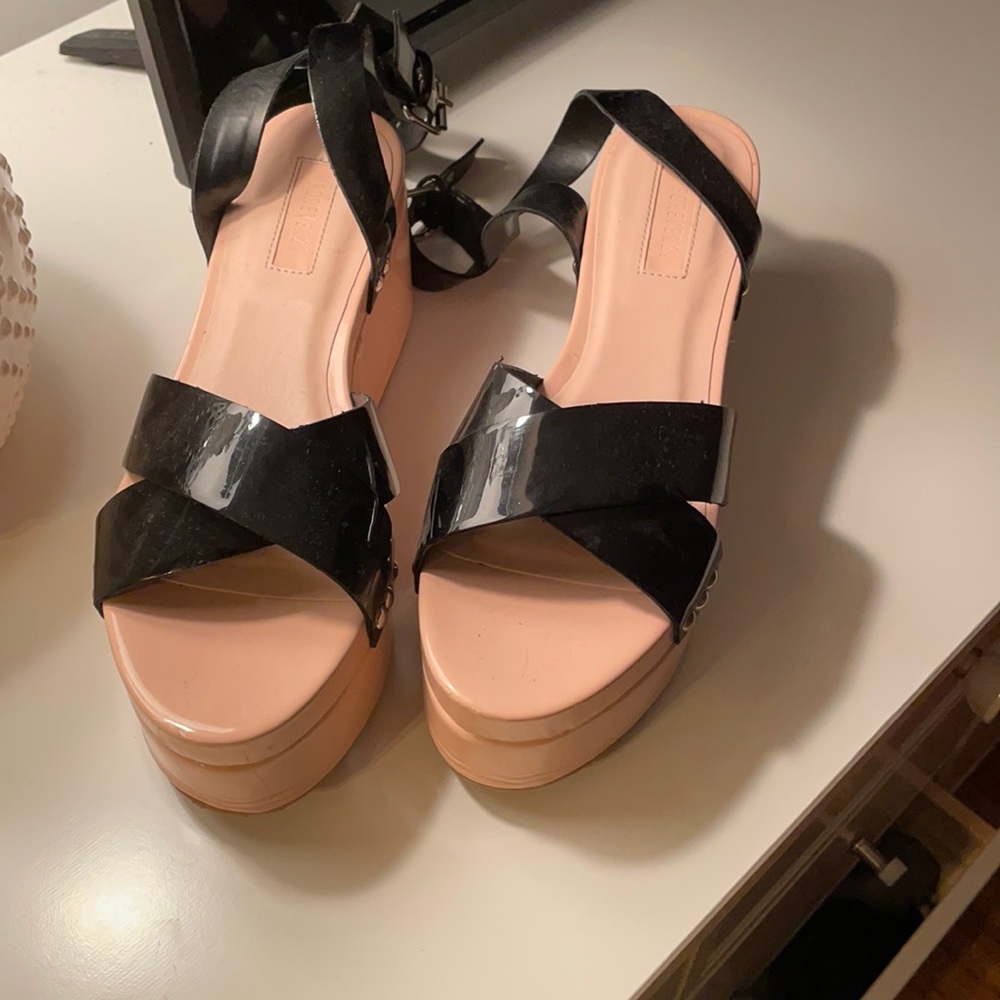 Forever 21 flatform faux leather flatform platform sandal shoes
